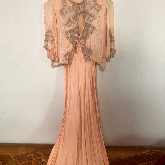 1930s silky peach nightgown and bed jacket - Picture 1 of 5